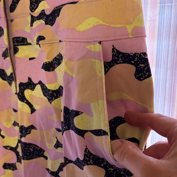 WILDFANG NWT The Essential Coverall in bright camouflage print Size Medium - Picture 7 of 12